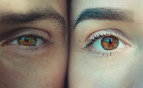 7 sintomas comuns ao se adaptar com a lente de contato com grau
