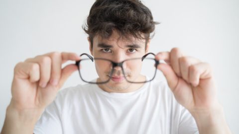 Astigmatismo: precisa usar óculos para sempre?