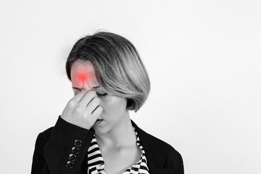 Como aliviar a dor de cabeça constante?