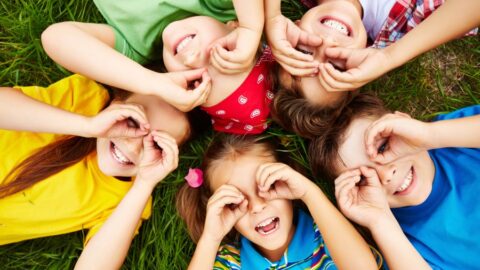 5 cuidados com os olhos das crianças durante as férias